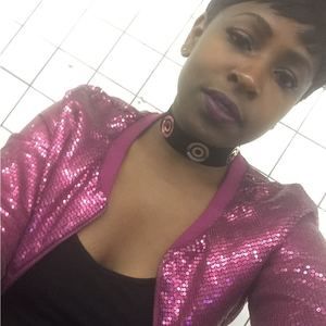 Meet your Posher, Tee